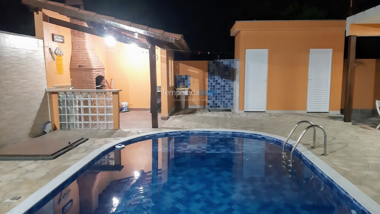 Casa para aluguel de temporada em Caraguatatuba (Praia da Mococa)