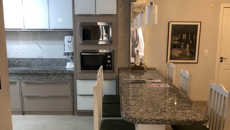 2 Bedroom Apartment 200m from the Beach