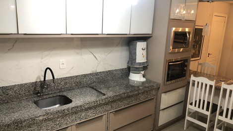 2 Bedroom Apartment 200m from the Beach