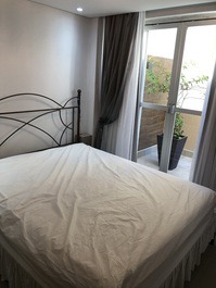 2 Bedroom Apartment 200m from the Beach