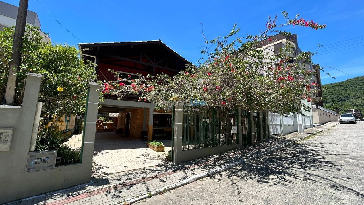 House for vacation rental in Bombinhas (Praia de Bombas)