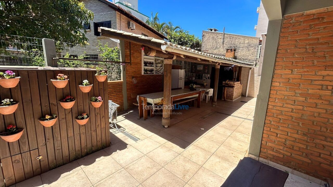 House for vacation rental in Bombinhas (Praia de Bombas)