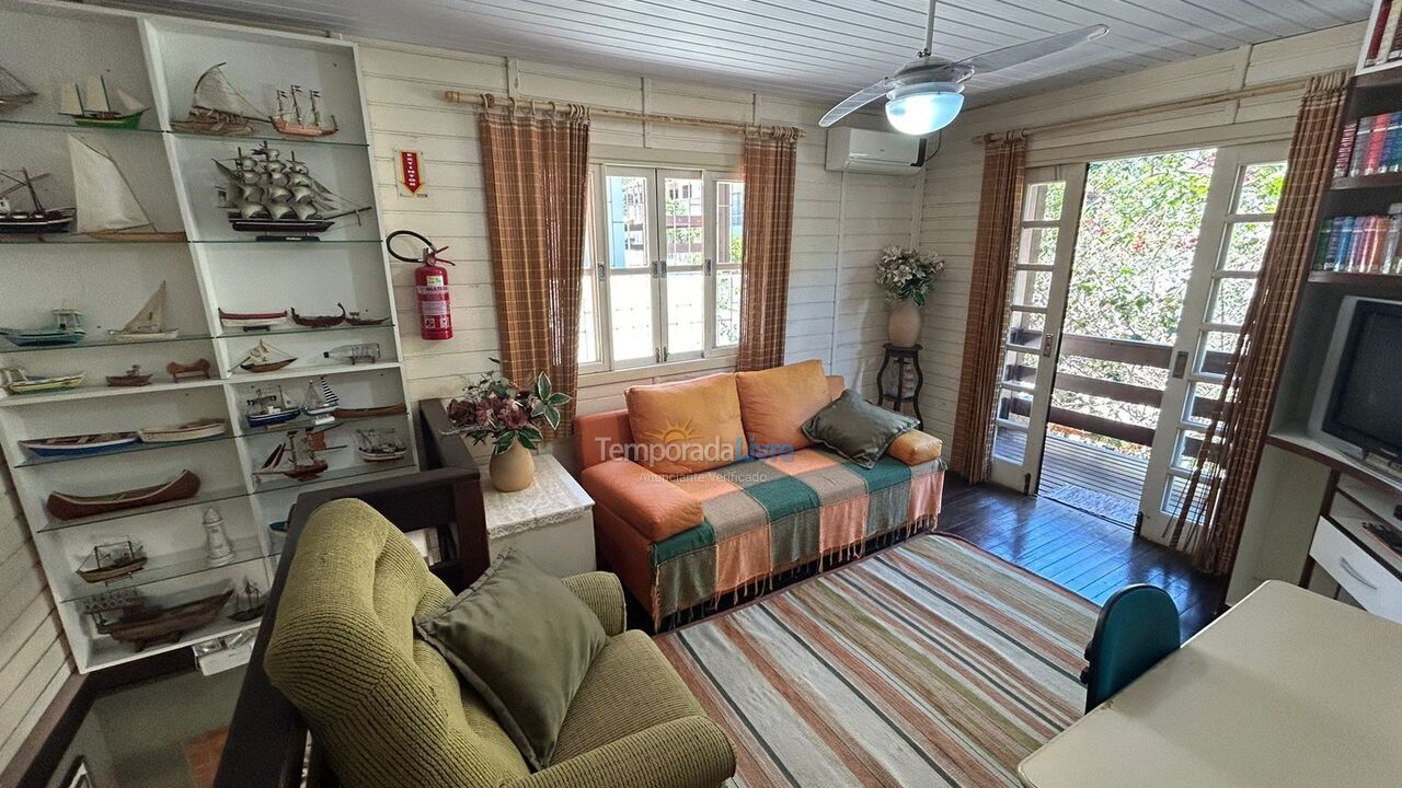 House for vacation rental in Bombinhas (Praia de Bombas)