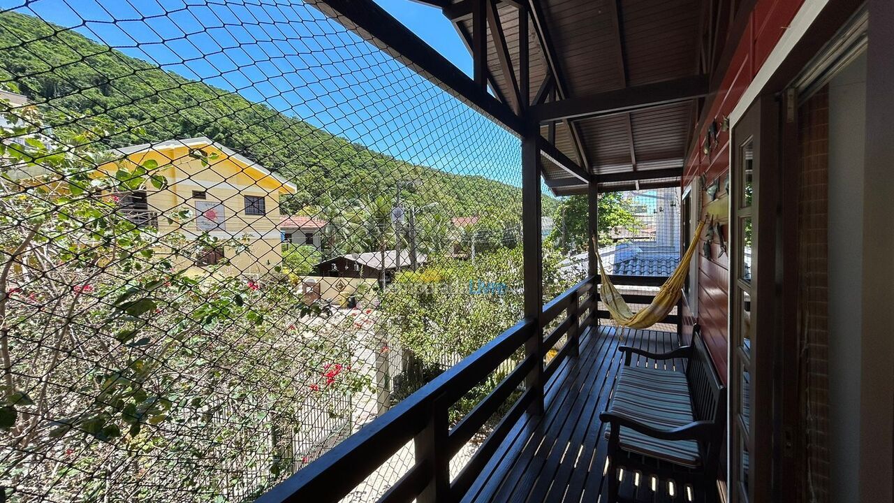 House for vacation rental in Bombinhas (Praia de Bombas)