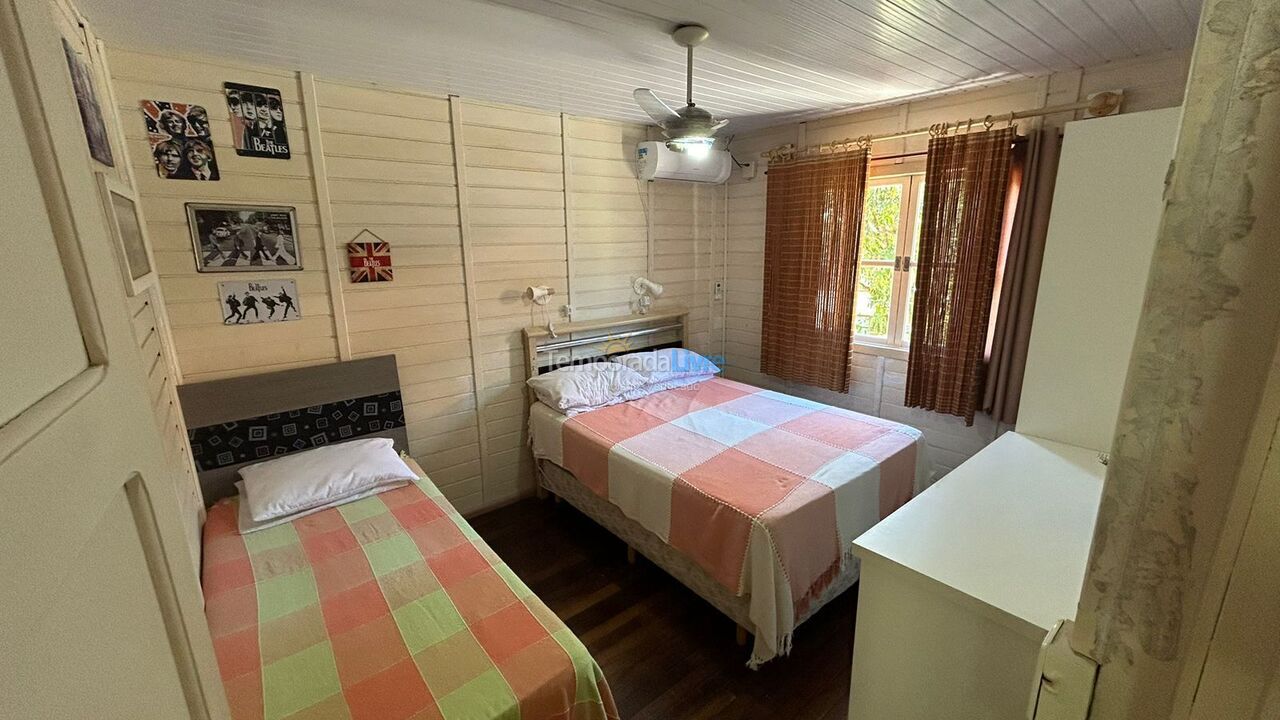 House for vacation rental in Bombinhas (Praia de Bombas)