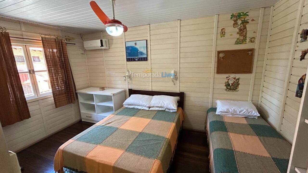 House for vacation rental in Bombinhas (Praia de Bombas)