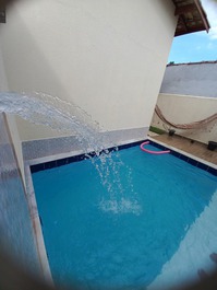 House with pool and beach right there (Suarão)