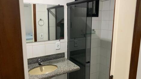 ENCANTADOR APARTAMENTO EN EDIFICIO FRENTE A PLAYA EL MORRO EN GUARAPARI