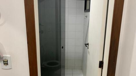 ENCANTADOR APARTAMENTO EN EDIFICIO FRENTE A PLAYA EL MORRO EN GUARAPARI