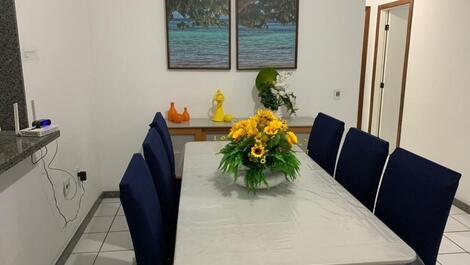 ENCANTADOR APARTAMENTO EN EDIFICIO FRENTE A PLAYA EL MORRO EN GUARAPARI