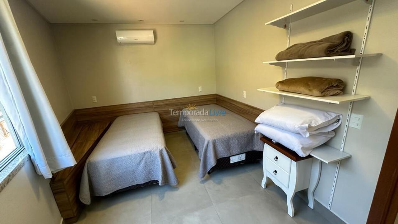 Apartamento para aluguel de temporada em Bombinhas (Canto Grande)