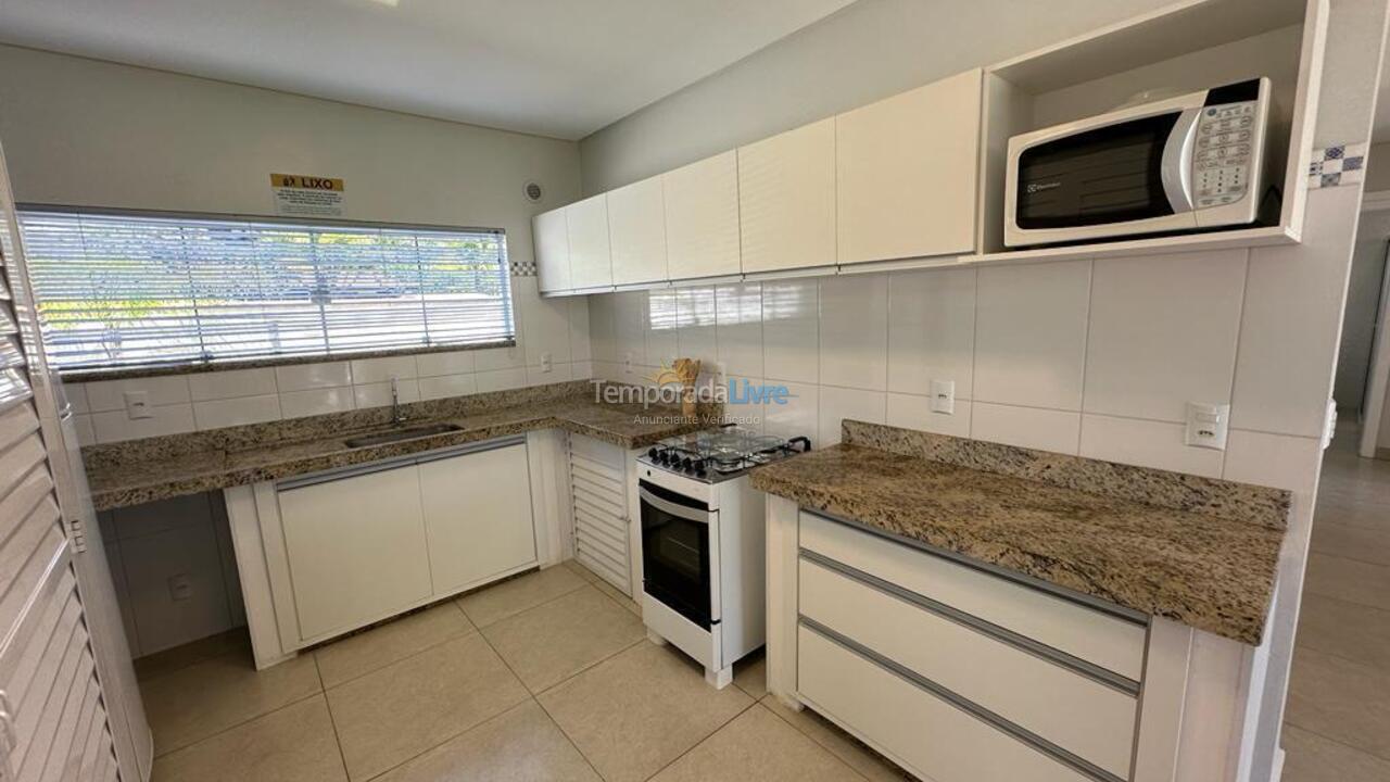 Apartamento para aluguel de temporada em Bombinhas (Canto Grande)