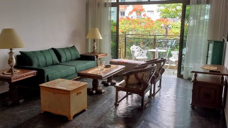 PITANGUEIRAS - AMPLO APARTAMENTO - SOMENTE FAMILIAS.