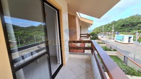 CASA ADOSADA EN PLAYA DE BOMBAS