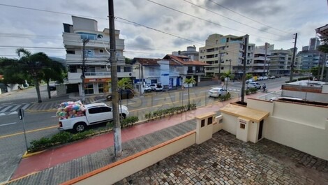CASA ADOSADA EN PLAYA DE BOMBAS