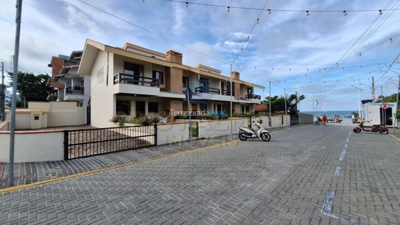 Casa para alquiler de vacaciones em Bombinhas (Praia de Bombas)