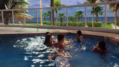 Piscina até  noite