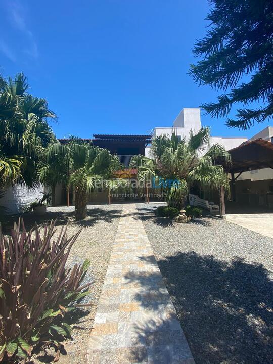 Casa para aluguel de temporada em Bombinhas (Praia de Bombinhas)