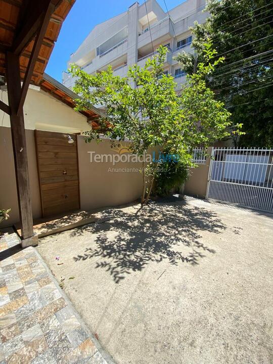 Casa para aluguel de temporada em Bombinhas (Praia de Bombinhas)