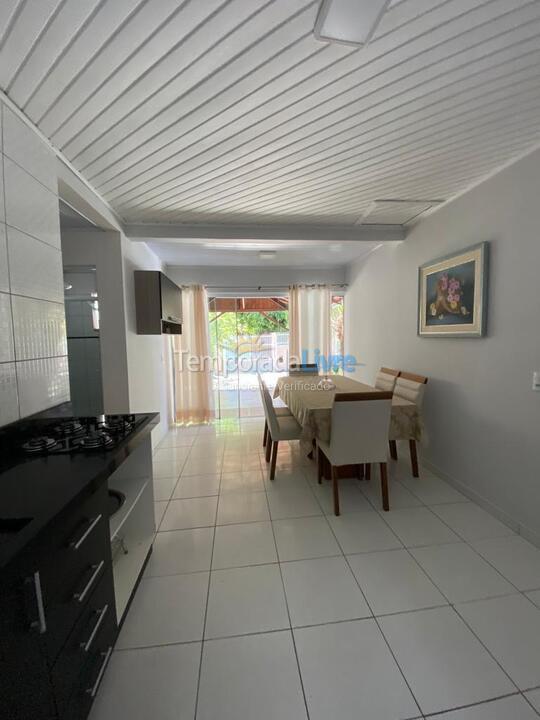 Casa para aluguel de temporada em Bombinhas (Praia de Bombinhas)