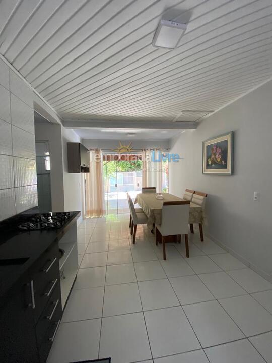 Casa para aluguel de temporada em Bombinhas (Praia de Bombinhas)