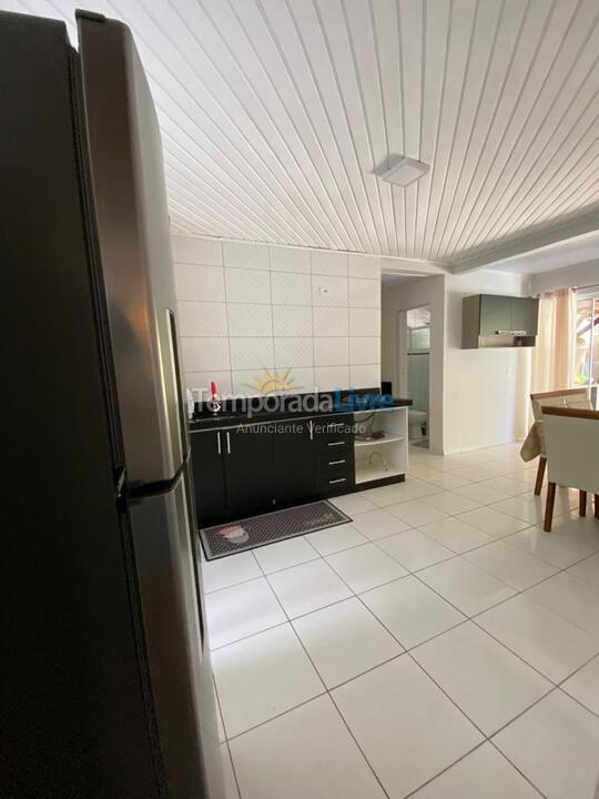 Casa para aluguel de temporada em Bombinhas (Praia de Bombinhas)