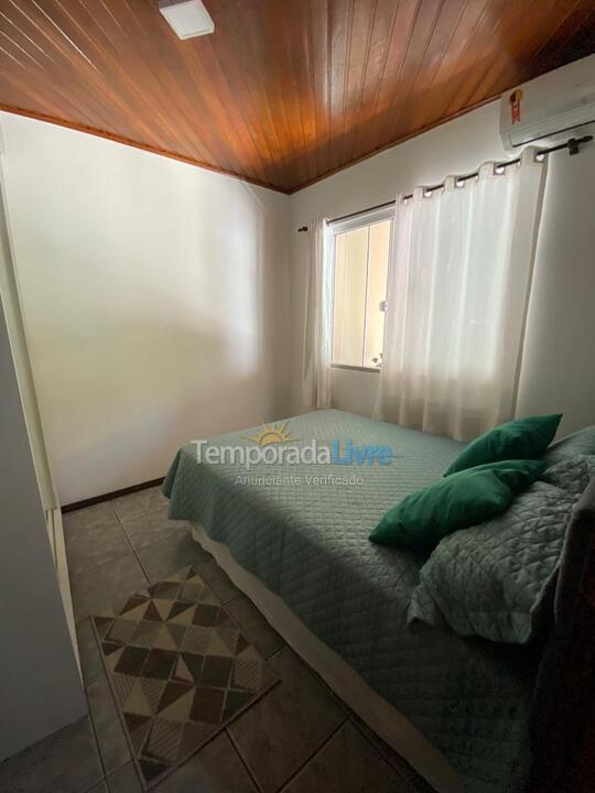 Casa para aluguel de temporada em Bombinhas (Praia de Bombinhas)