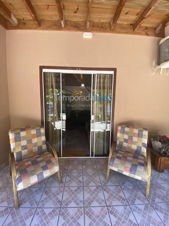 Casa para aluguel de temporada em Bombinhas (Praia de Bombinhas)