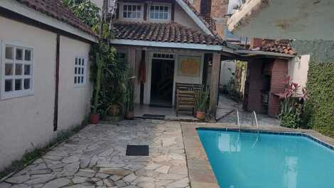 Casa grande e aconchegante com piscina em Maresias