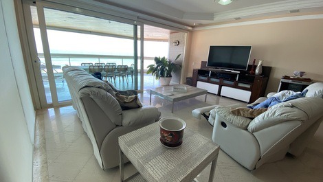 Apartamento frontal em riviera