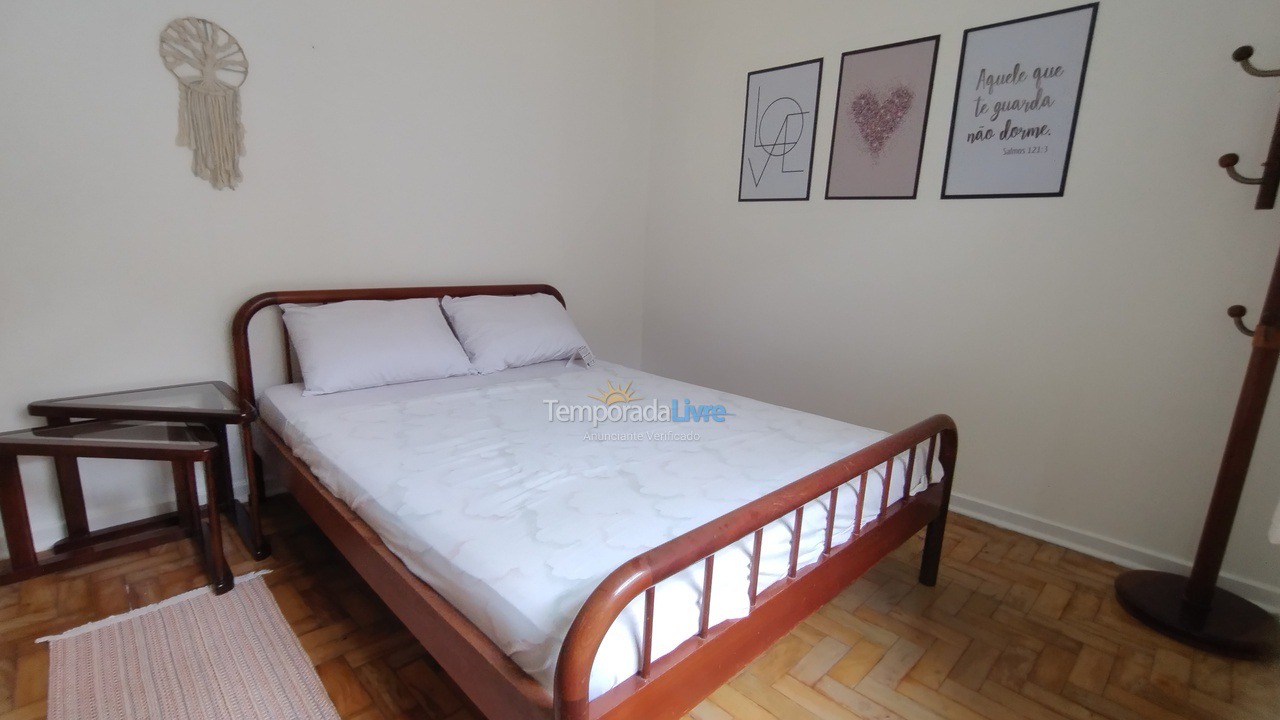 Apartamento para aluguel de temporada em Guarujá (Pitangueiras)