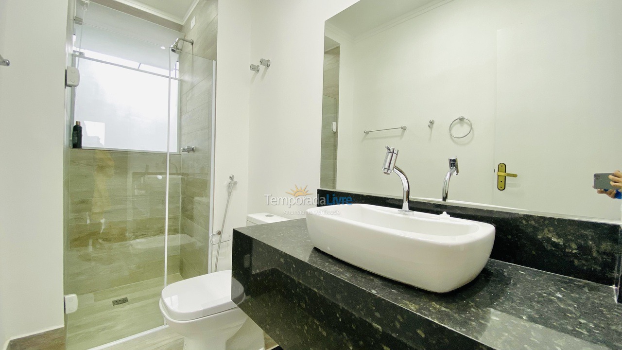 Apartamento para aluguel de temporada em Guarujá (Pitangueiras)