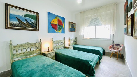 Apartamento na Praia das Pitangueiras Frente Total Mar 8 pessoas Wi-Fi