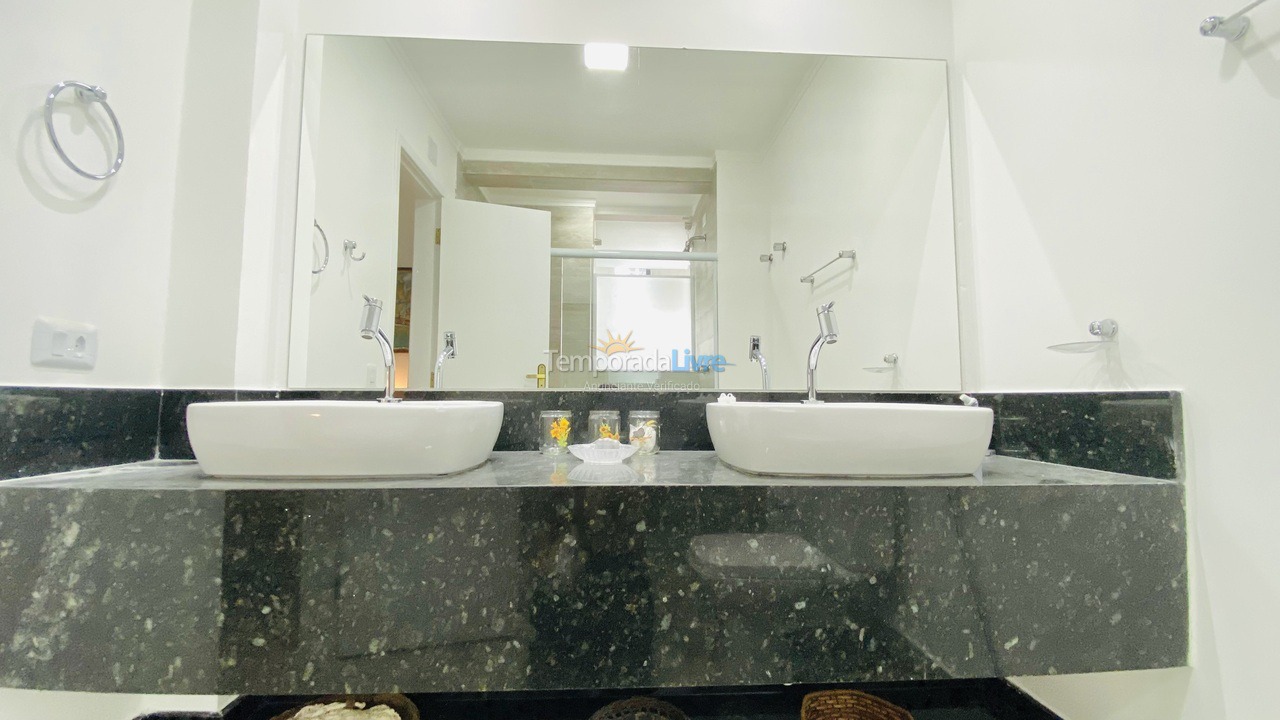 Apartamento para aluguel de temporada em Guarujá (Pitangueiras)