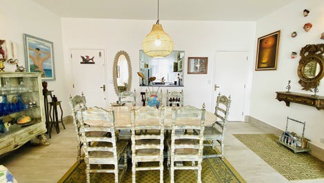 Apartamento na Praia das Pitangueiras Frente Total Mar 8 pessoas Wi-Fi