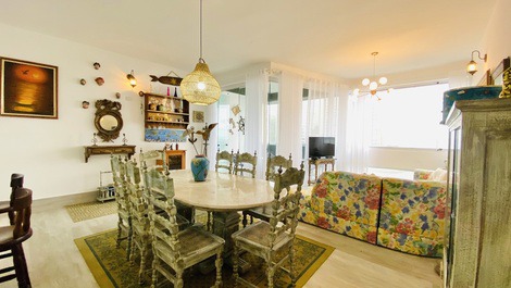 Apartamento na Praia das Pitangueiras Frente Total Mar 8 pessoas Wi-Fi