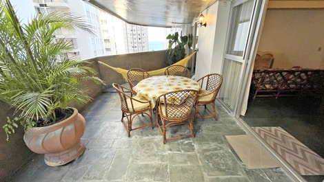 Apartment in Pitangueiras with 3 Suites, Air Conditioning and Wi-Fi