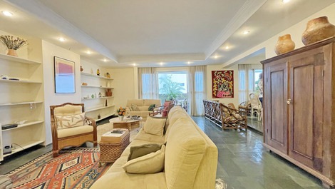 Apartment in Pitangueiras with 3 Suites, Air Conditioning and Wi-Fi