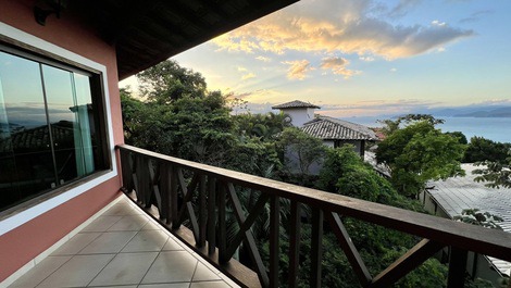 Linda casa com vista espetacular para o mar