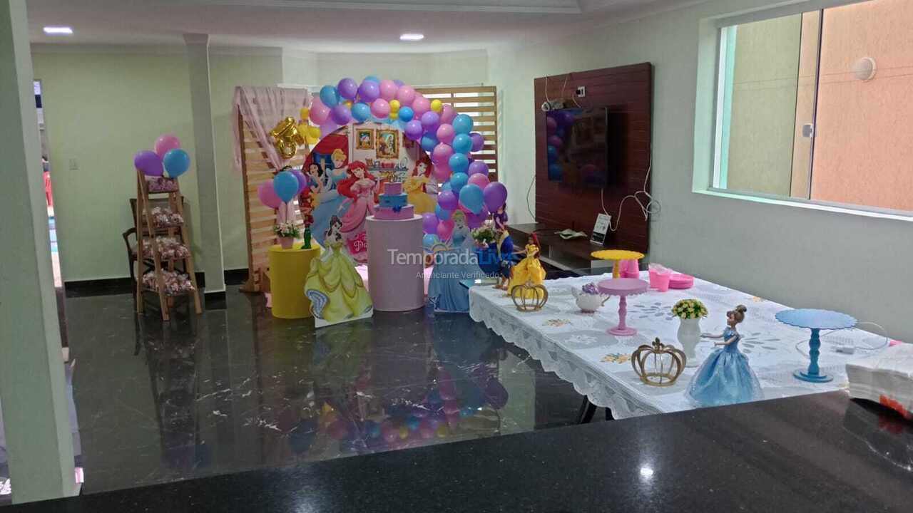 Casa para aluguel de temporada em Guarujá (Jardim Virgínia)