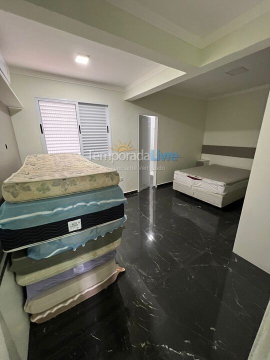 Casa para aluguel de temporada em Guarujá (Jardim Virgínia)