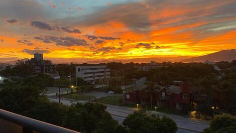 LINDO apartatamento 3 suítes - MARISCAL - 350m do mar. Alto padrão.