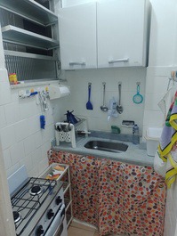 Sala e quarto colado Metrô