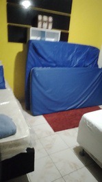 Apto frente ao mar Vila Tupi litoral sul com garagem e internet