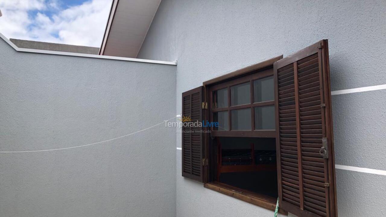 Casa para aluguel de temporada em Guaratuba (Balneário Eliane)