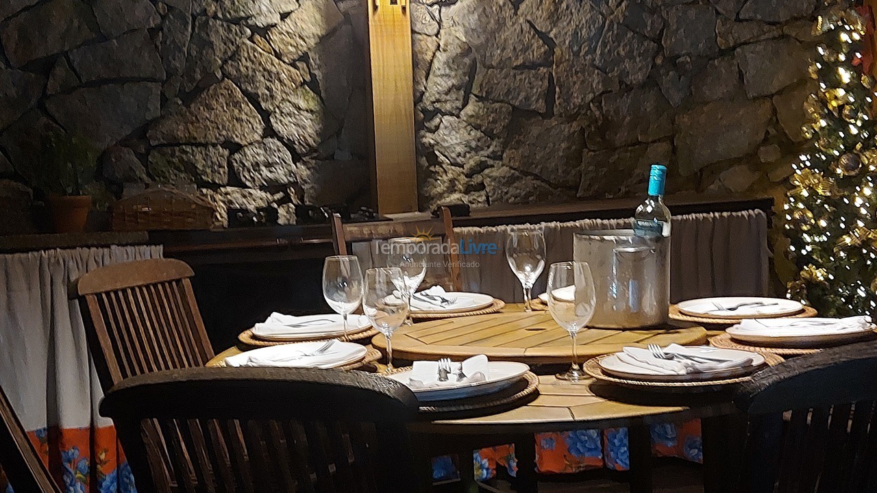 Casa para aluguel de temporada em Imbituba (Praia do Rosa)