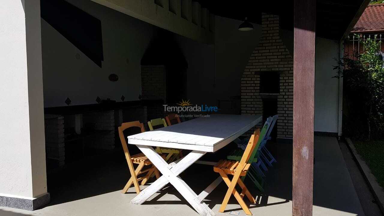 Casa para aluguel de temporada em Ubatuba (Enseada)
