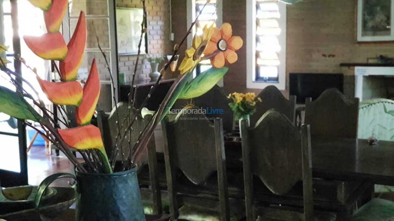 Casa para aluguel de temporada em Ubatuba (Enseada)
