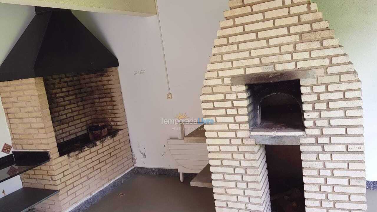 Casa para aluguel de temporada em Ubatuba (Enseada)