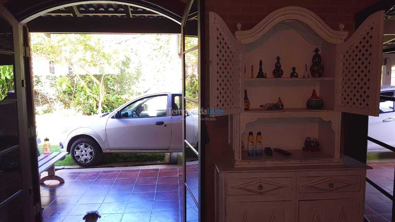 Casa para aluguel de temporada em Ubatuba (Enseada)